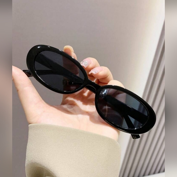 Vintage Style Small Black Oval Frames | Men And Women Plastic Classic Sunglasses - Picture 3 of 4